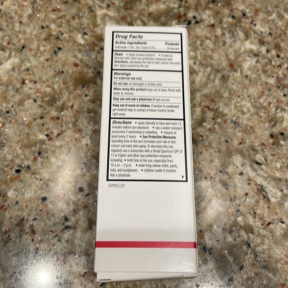 NEW EltaMD UV Clear Broad-Spectrum SPF 46 - Tinted - Picture 7 of 7